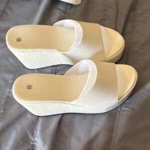 SHEIN Cream Croc-Embossed Wedge Sandals